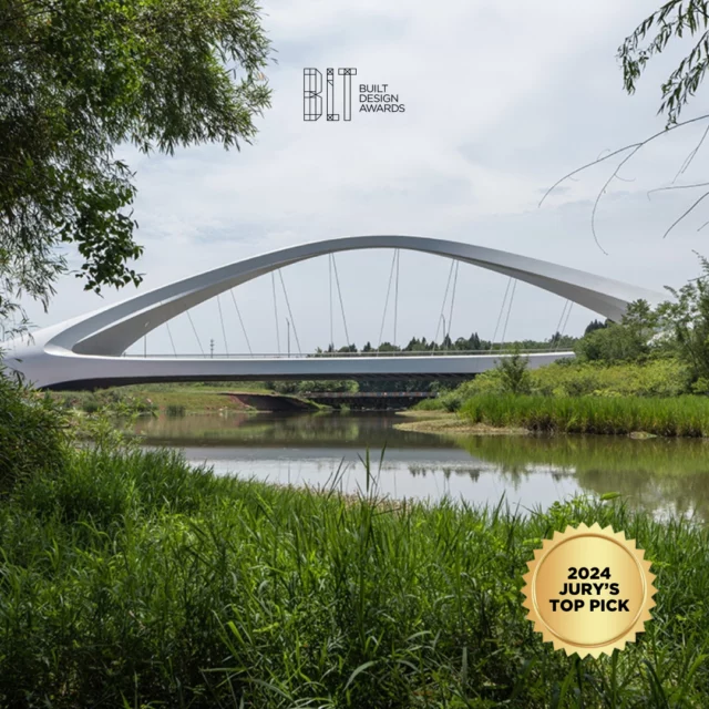 🏅 Jiangxi River Bridge | Jury's Favorite in Architectural Design - Bridges and Public Infrastructure 🏅⁠
⁠
The 295-meter West Line Bridge spans the Tuojiang River, part of the Chengdu Airport New Town ring-road and cycle-route and features a 185-meter central span and two 55-meter side spans. ⁠
⁠
The bridge is supported by two steel arches that meet at the top to resist wind forces. Its flowing piers and abutments integrate with the arches, forming an iconic sculptural landmark in Chengdu’s transport network.⁠
⁠
Company: Zaha Hadid Architects⁠
Lead Designer: Zaha Hadid Architects⁠
Architect: Zaha Hadid Architects⁠
Photographer Credit: Liang Xue, Arch Exist⁠
Client: Chengdu International Aerotropolis Group Construction and Development⁠
⁠
📍 Location: Chengdu, China ⁠
⁠
Click the link in bio to learn more about the project. ⁠
⁠
#bltbuiltdesignawards #bltdesignawards #bltawards #landscapearchitecture #designaward #juryfavourite #toppick